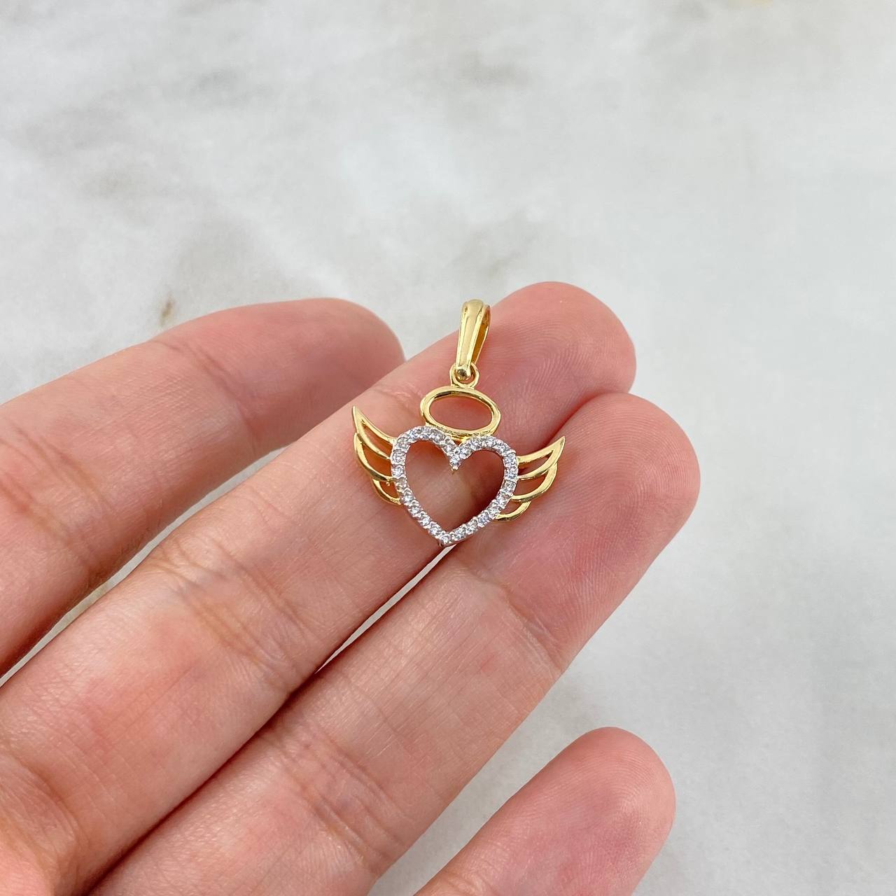 Dije Corazón Con Alas 1.55gr / 2.3cm / Circones Blancos Oro Amarillo