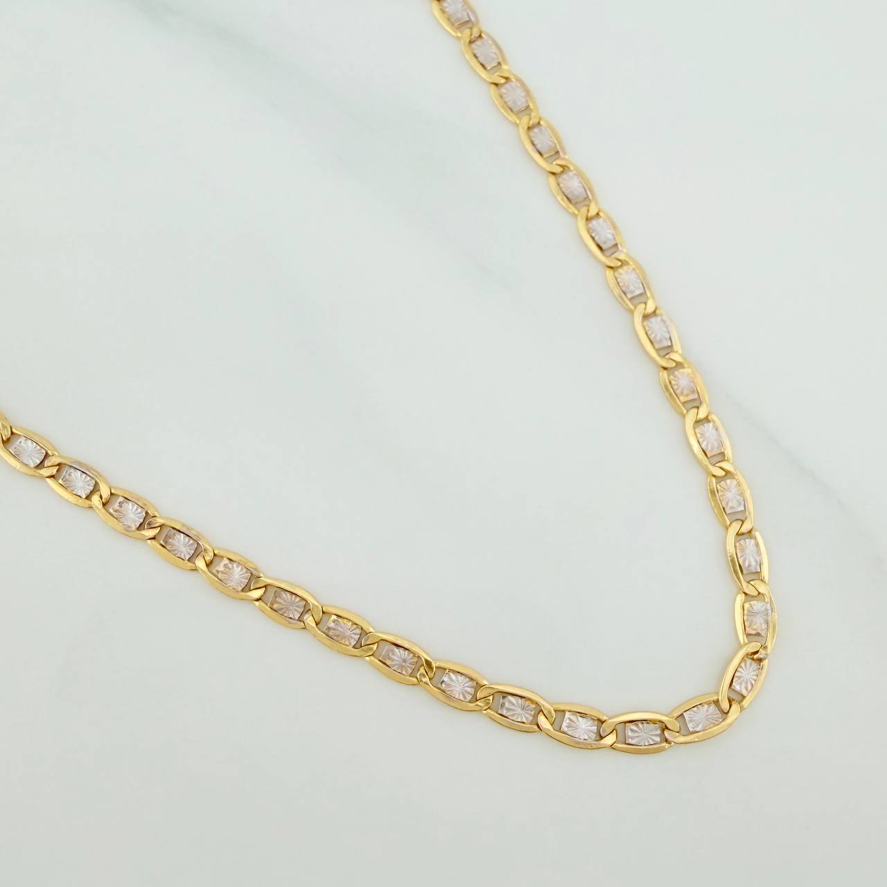 Cadena Escalera Plana 4.4gr / 60.7cm / 2.94mm Dos Oros Amarillo Blanco +3 18K $