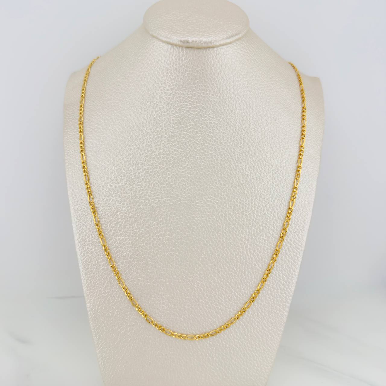 Cadena Figaro 3.05gr / 60.2cm / 2.38mm Oro Amarillo +1 18K $