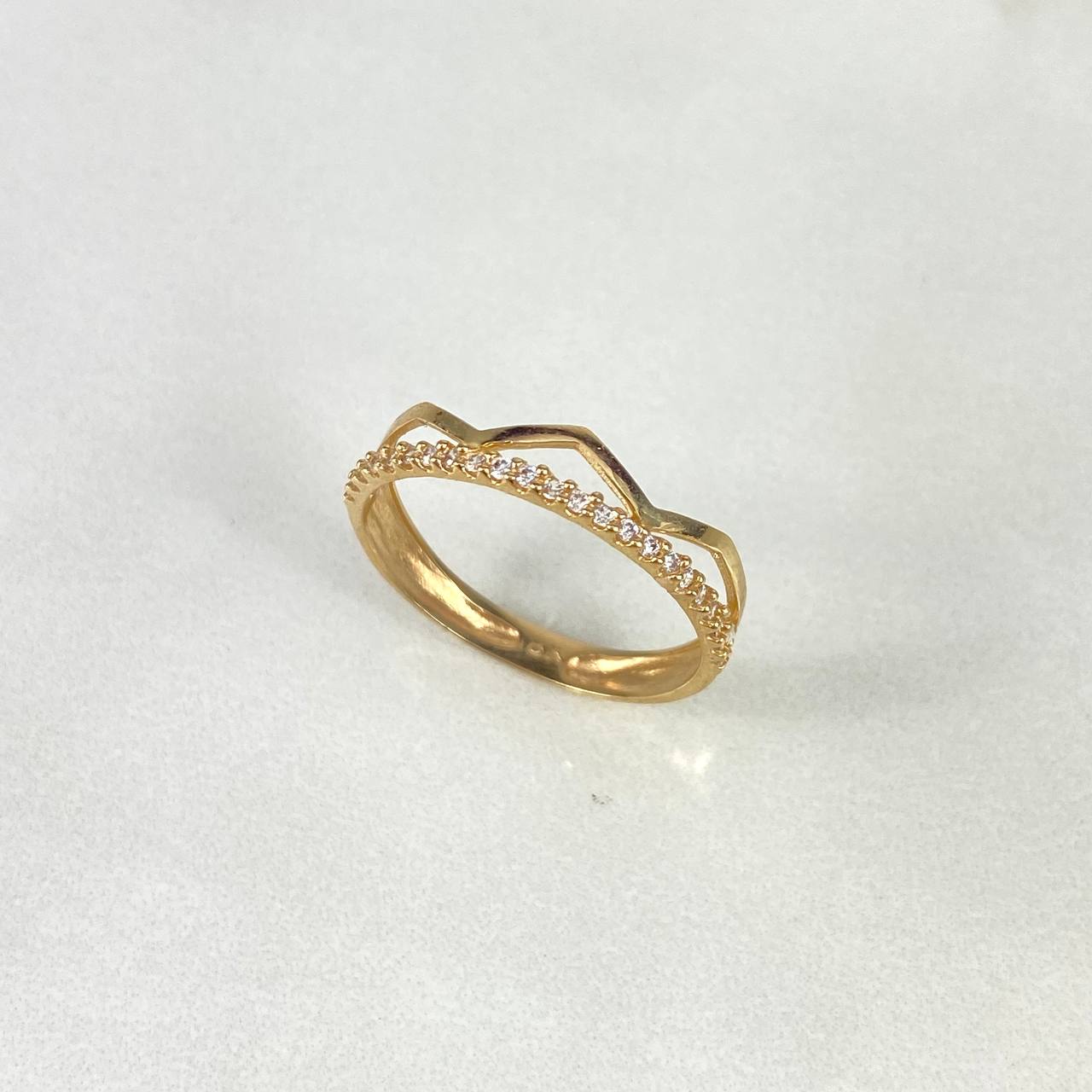 Anillo Zig Zag 1.45gr T7 Circones Blancos Oro Amarillo