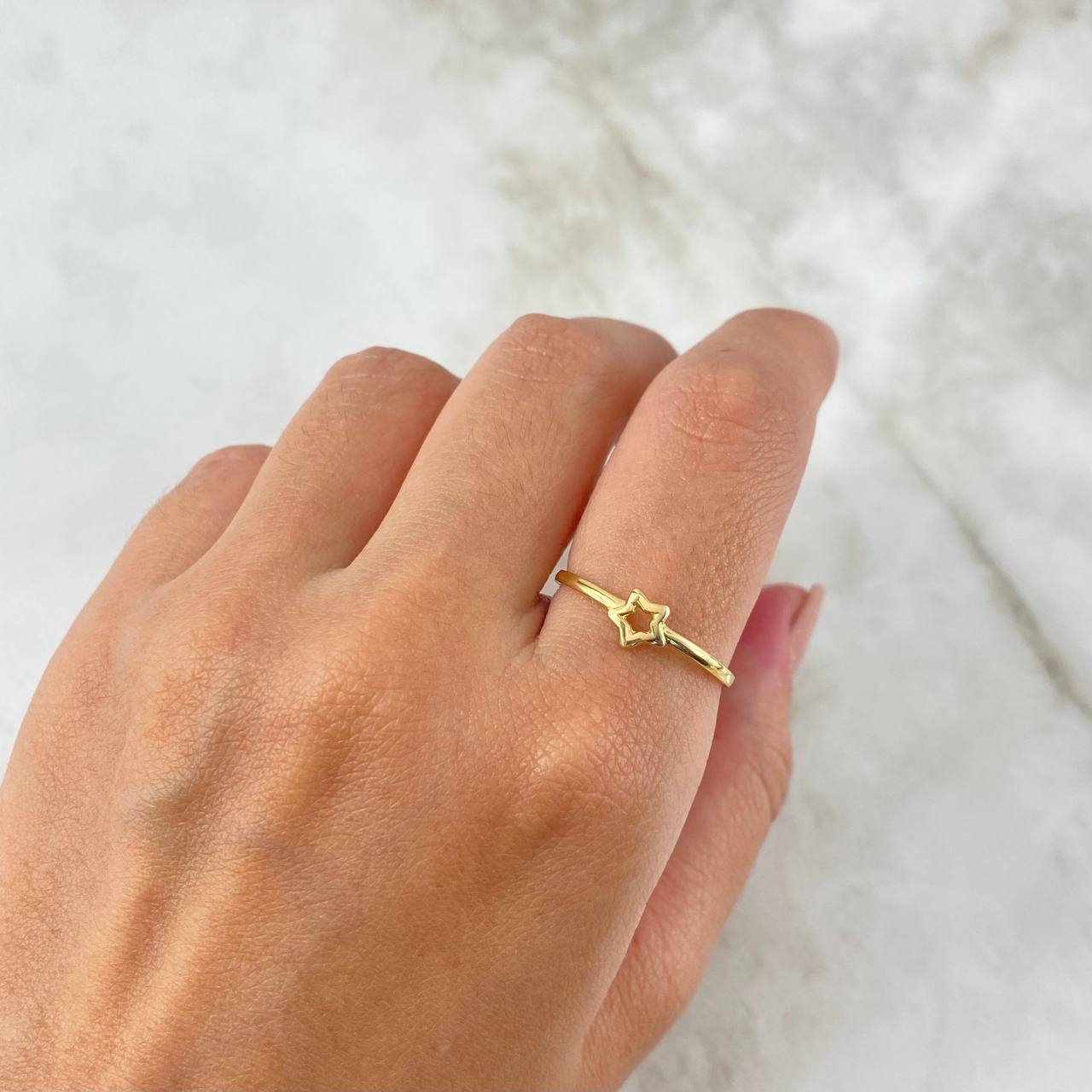 Anillo Estrella 1.15gr / T 4 1/2 / Oro Amarillo ©
