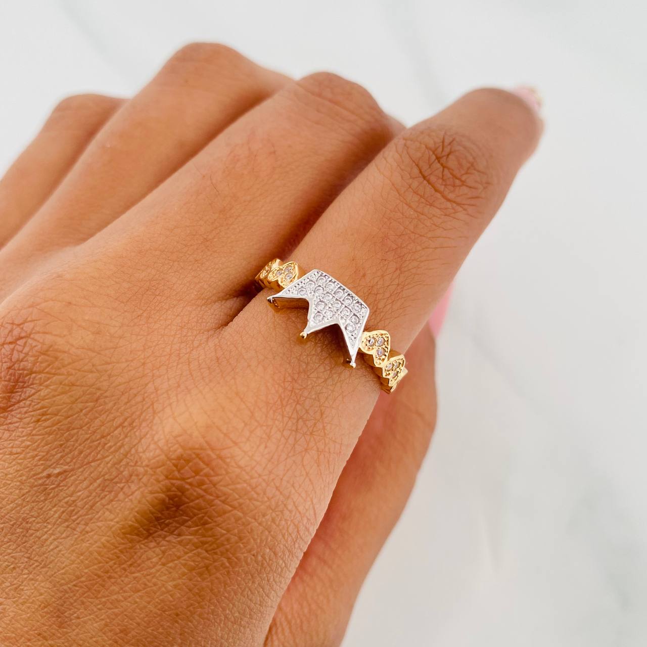 Anillo Corona Corazones 2.7 g / T7 Dos Oros Amarillo Blanco 18K