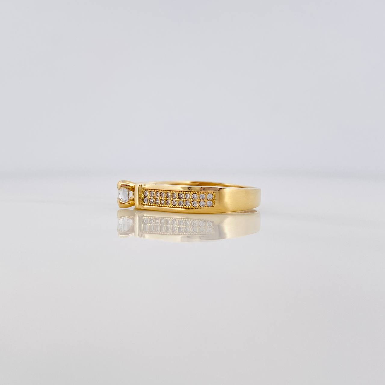 Anillo Solitario Linea Incrustada 4.3 g / T6 1/2 Oro Amarillo 18K