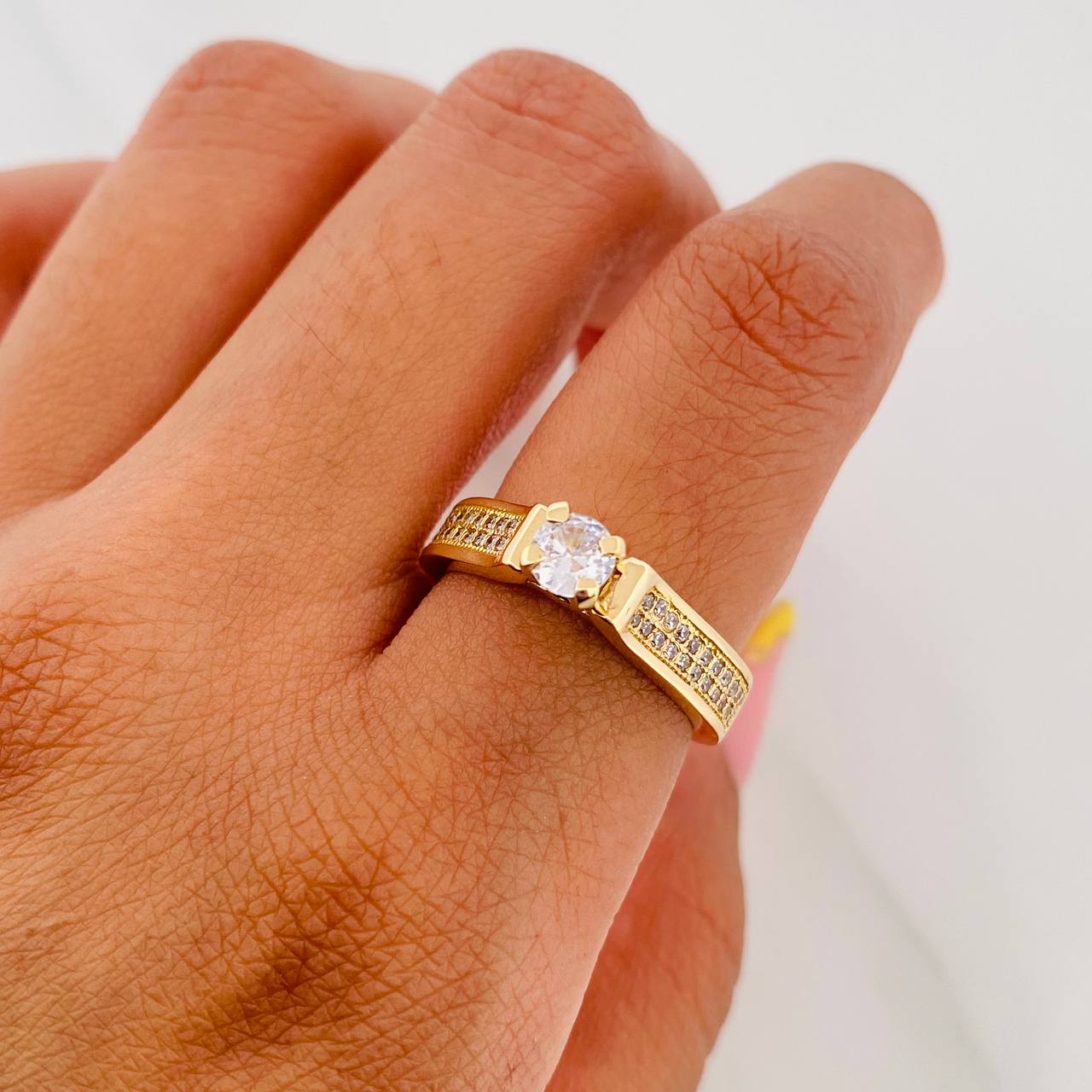 Anillo Solitario Linea Incrustada 4.3 g / T6 1/2 Oro Amarillo 18K