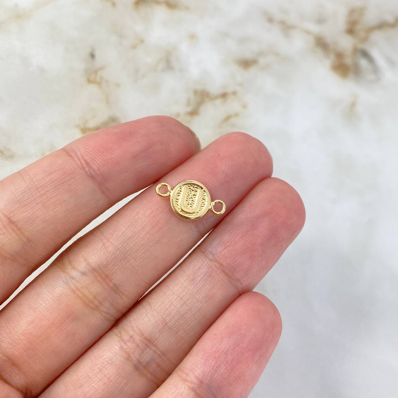Herraje Letra U Mate Texturizado 0.4gr / 1.5cm / 8mm Circulo Liso Oro Amarillo 18K ©