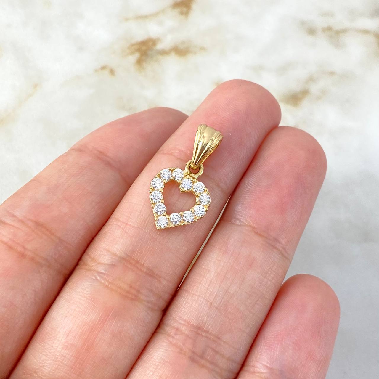 Dije Silueta Corazón 1.6gr / 2cm / Circones Blancos Oro Amarillo