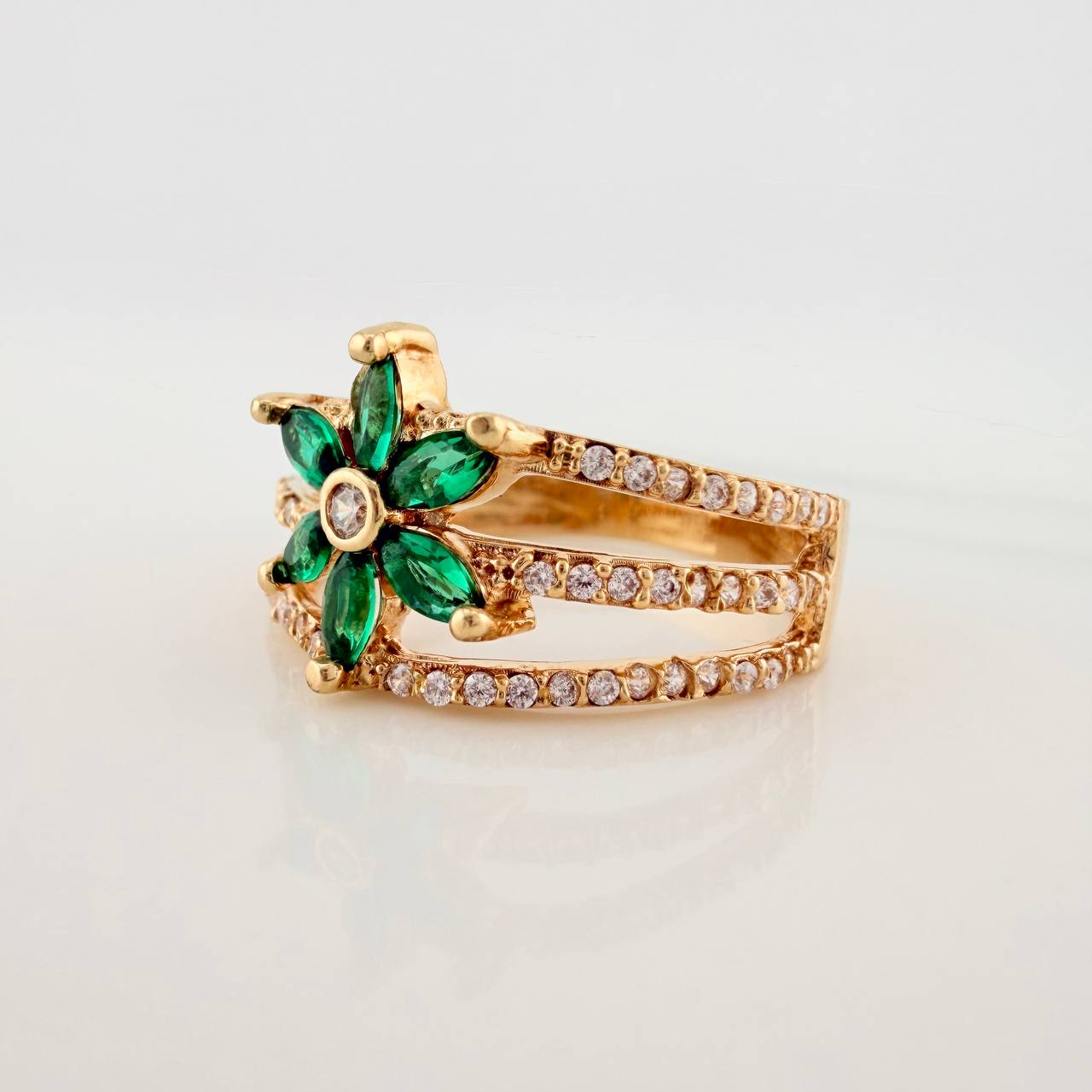 Anillo Flor Tres Lineas 3.85gr / T7 1/2 / Oro Amarillo 18K