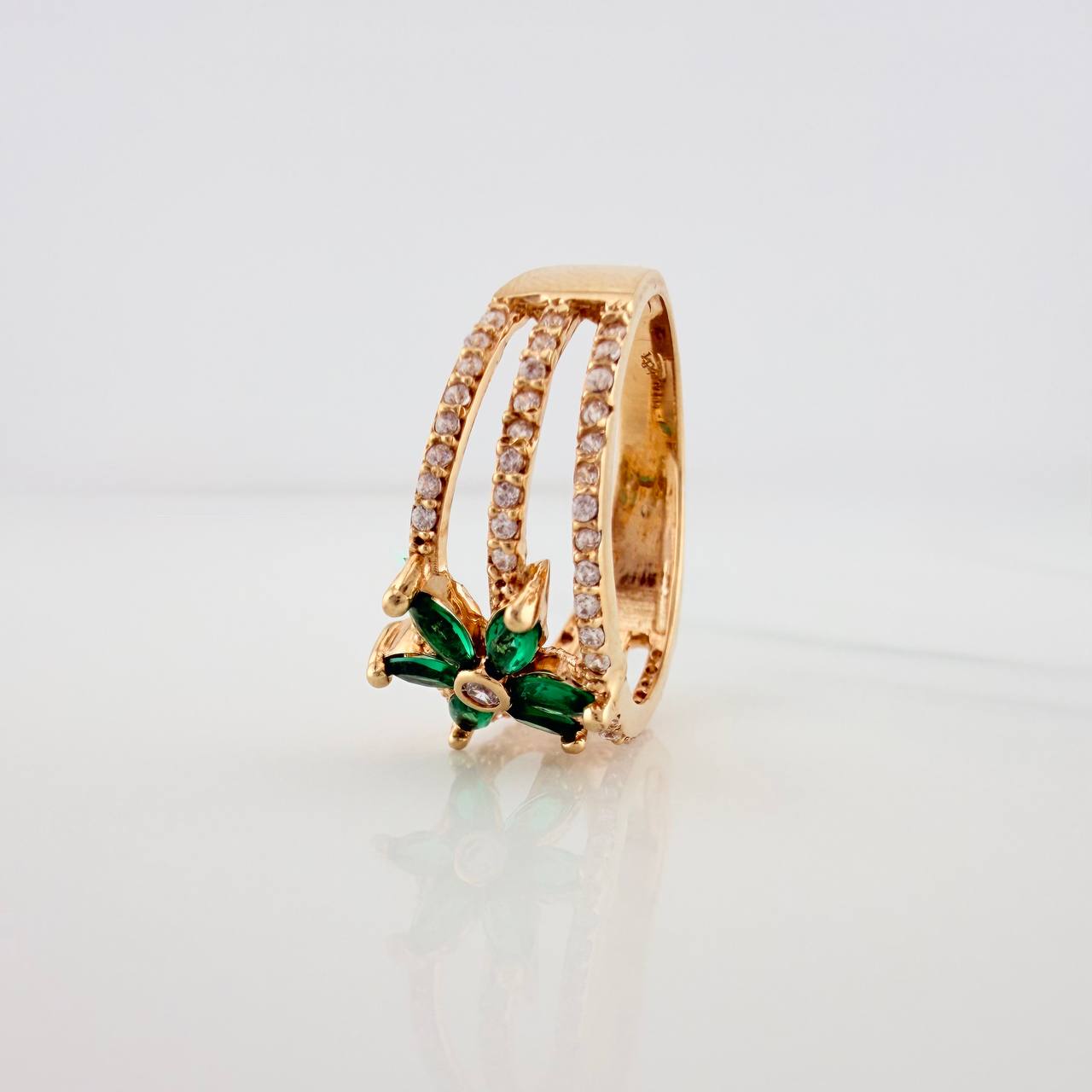 Anillo Flor Tres Lineas 3.85gr / T7 1/2 / Oro Amarillo 18K