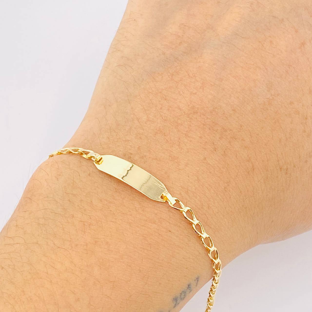 Pulso Bebé Placa Rectangular 1.1gr / 15.5cm / 2.4mm Oro Amarillo 18K *