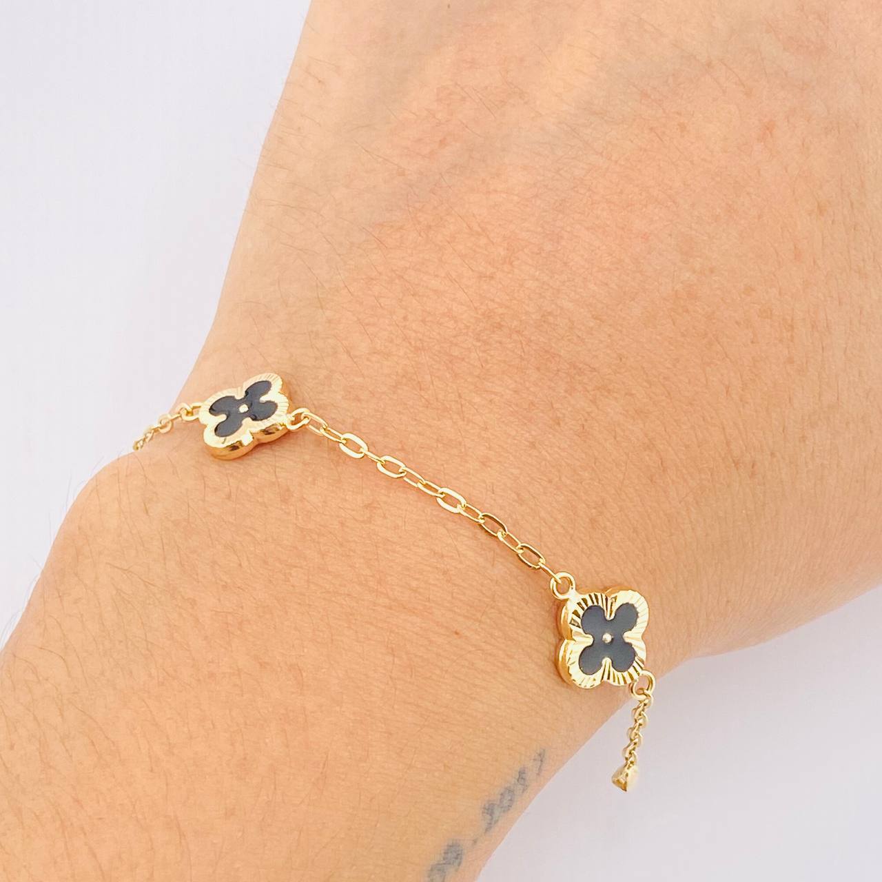 Pulso Aro Seguido Trebol Negro 3.3gr / 19cm / 9.9mm Oro Amarillo 18K *