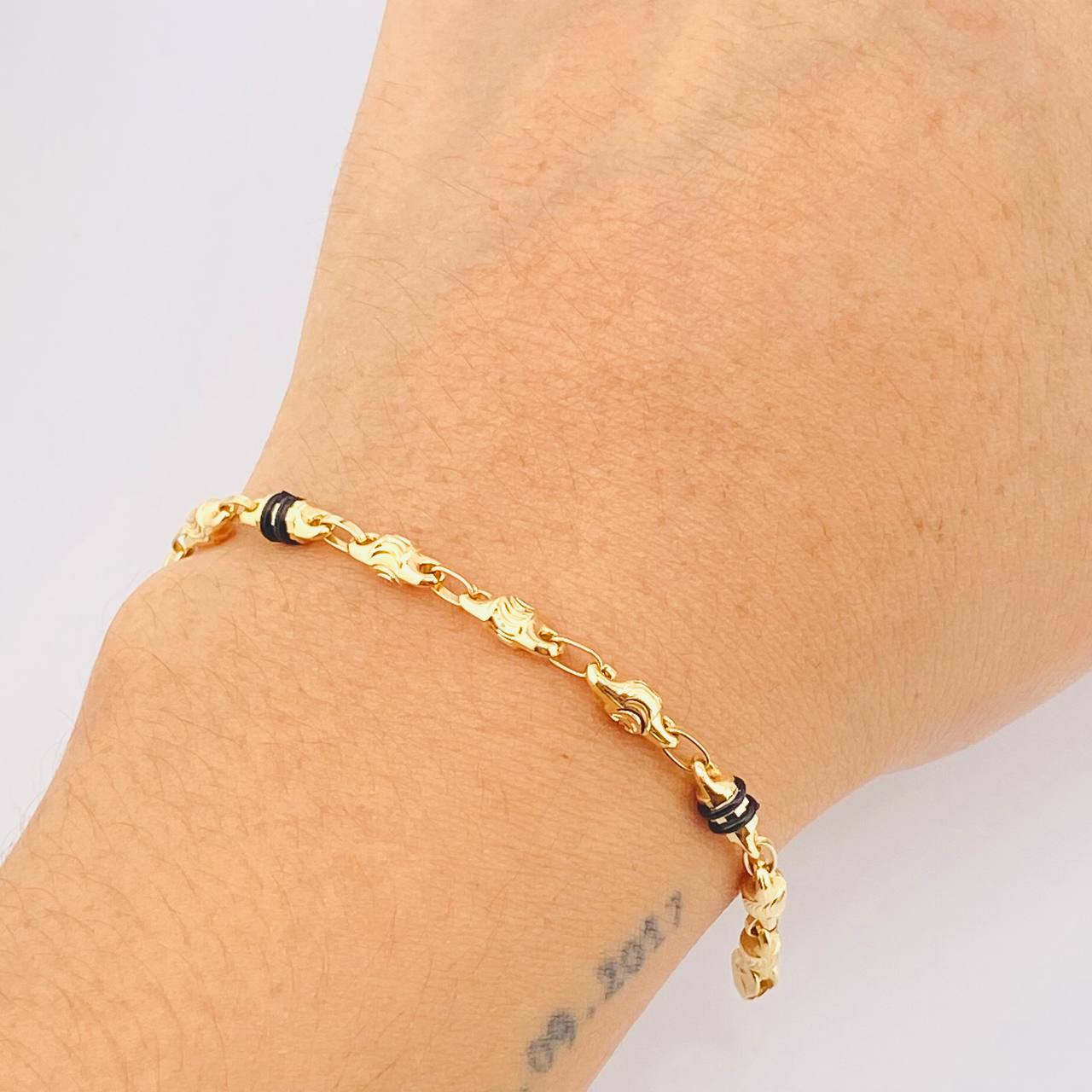 Pulso Rustico Cilindro Diamantado 5.15gr / 21.5cm / 3.9mm Oro Amarillo 18K *