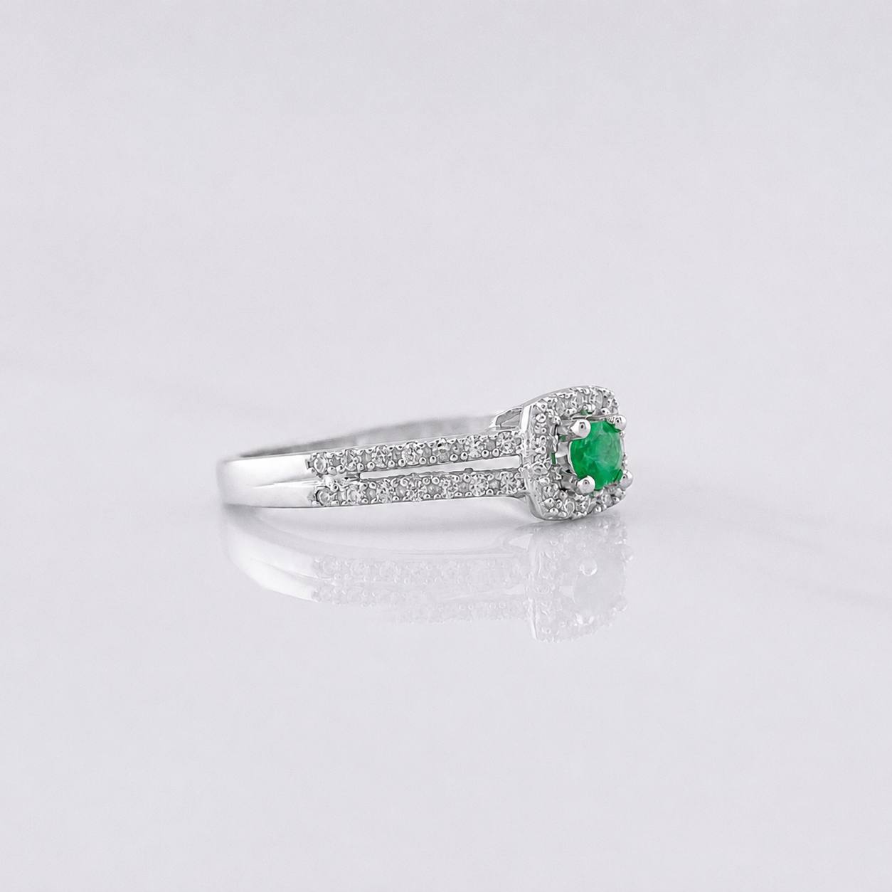 Anillo Halo Cuadrado Esmeralda 0.14pts 1.75g / T6 3/4 Plata 925