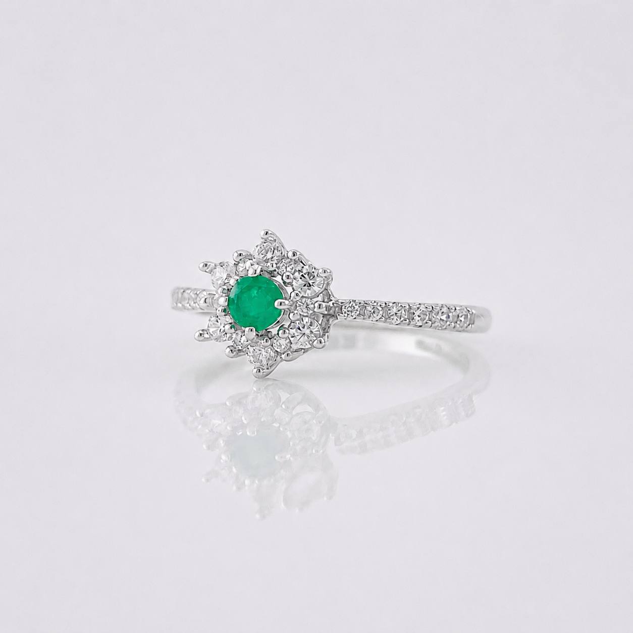 Anillo Flor Esmeralda 0.12pts 1.7g / T7 Plata 925