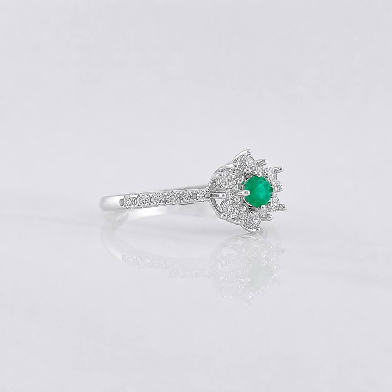 Anillo Flor Esmeralda 0.12pts 1.7g / T7 Plata 925