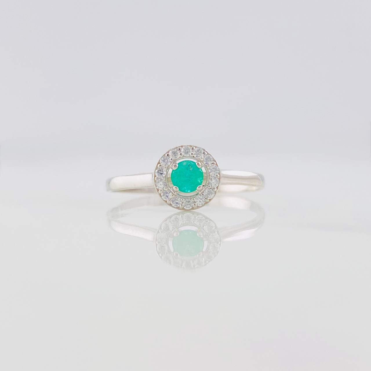 Anillo Halo Circular Esmeralda 0.15pts 1.1g / T9 Plata 925