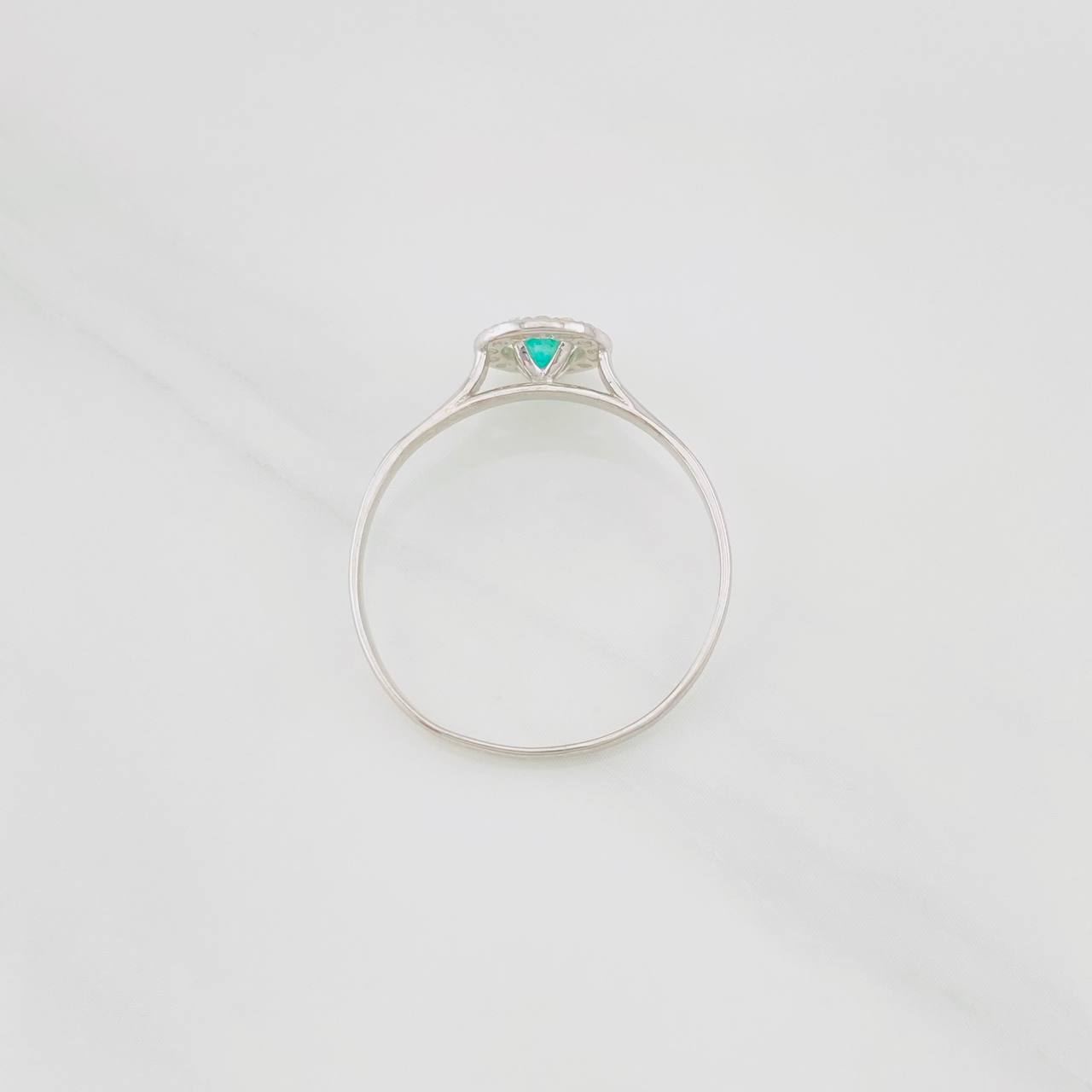 Anillo Halo Circular Esmeralda 0.15pts 1.1g / T9 Plata 925