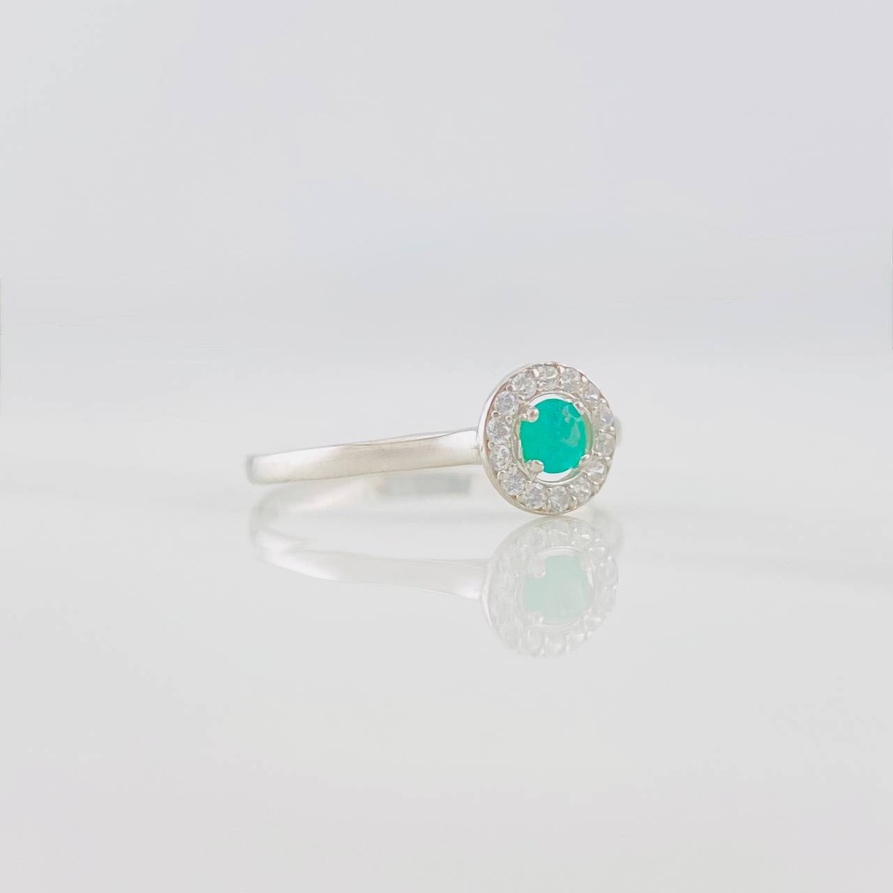 Anillo Halo Circular Esmeralda 0.15pts 1.1g / T9 Plata 925