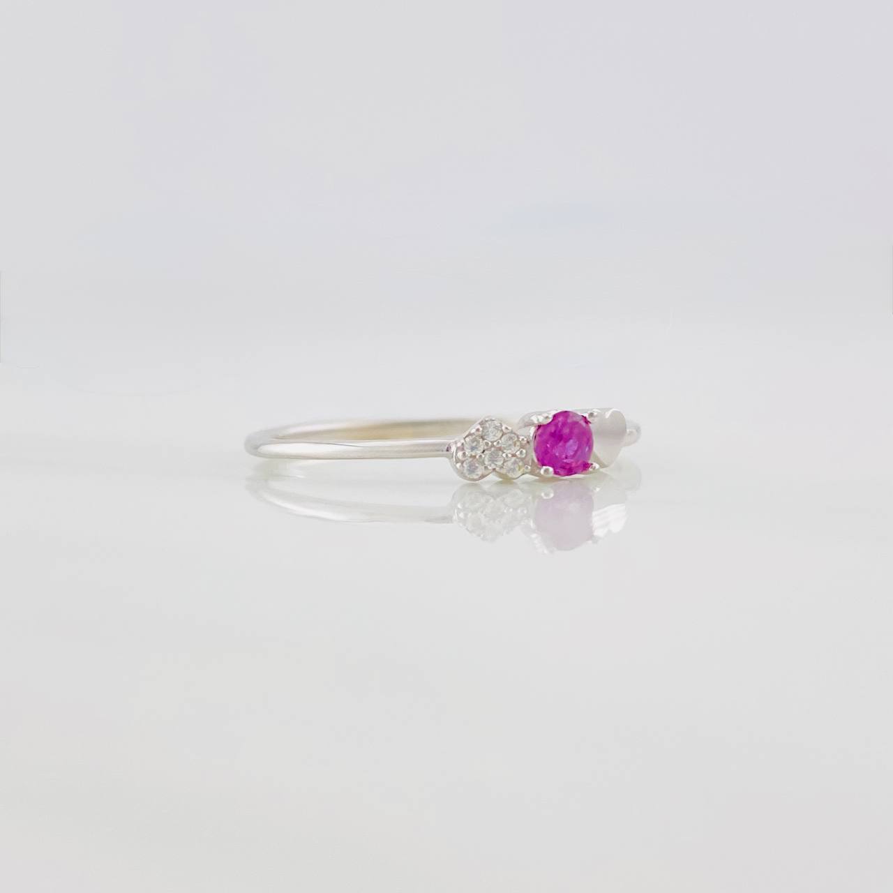 Anillo Corazones Rubí 10pts 0.65g / T6 1/2 Plata 925