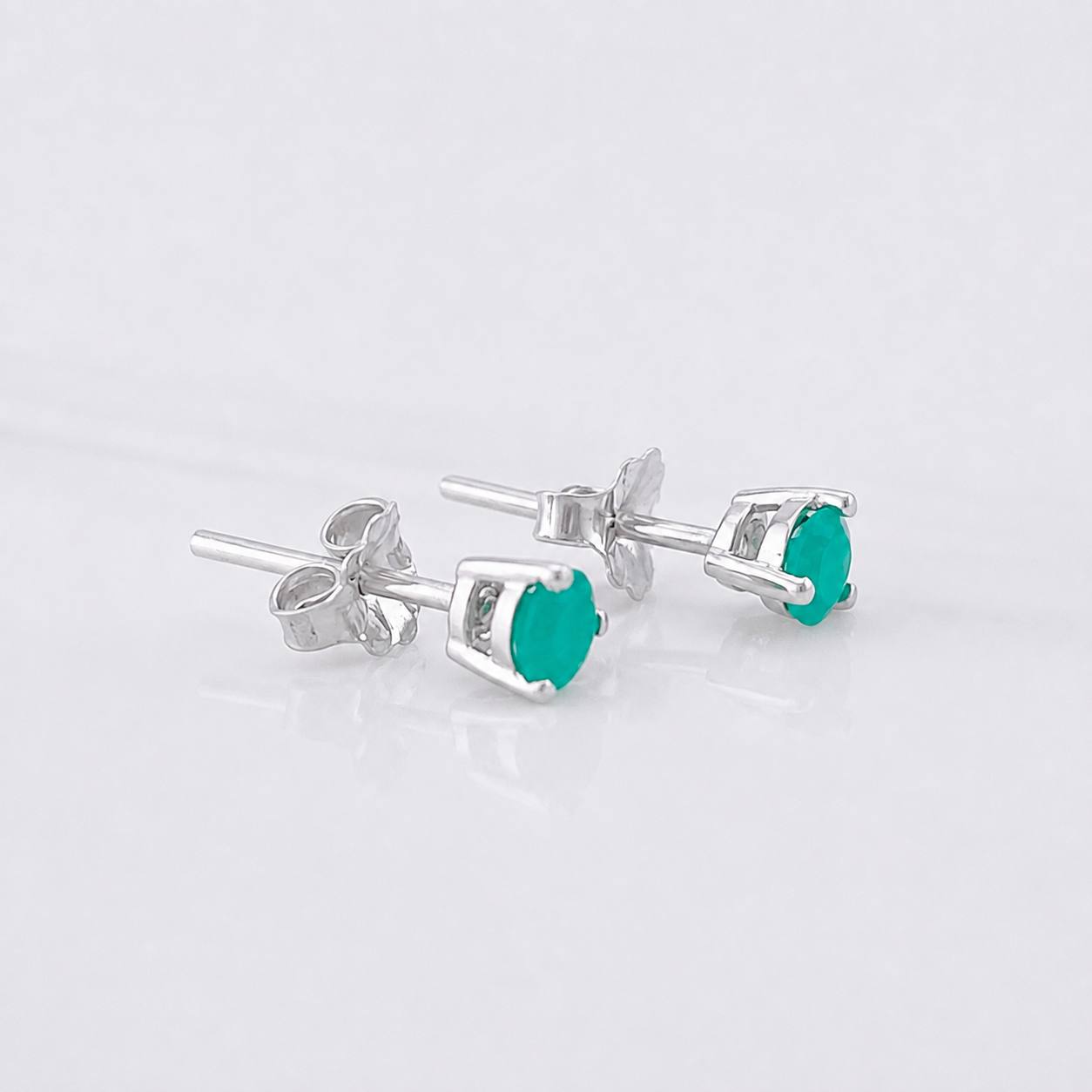 Topos Tres Garras Esmeralda 50pts 0.75g / 4.37mm Plata 925