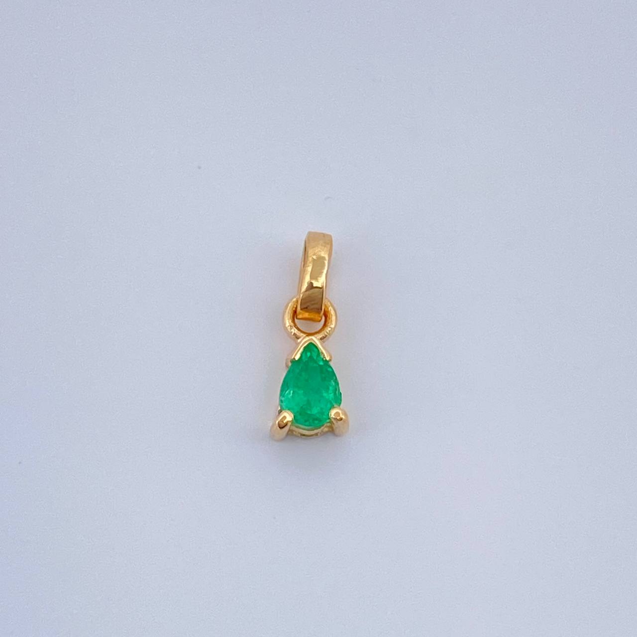 Dije Lagrima Esmeralda 0.3gr / 1cm / Oro Amarillo 18K %
