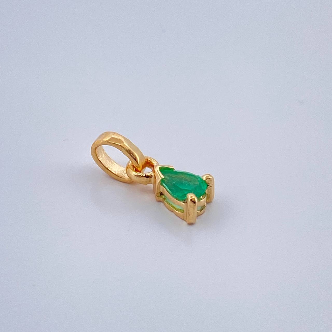 Dije Lagrima Esmeralda 0.3gr / 1cm / Oro Amarillo 18K %