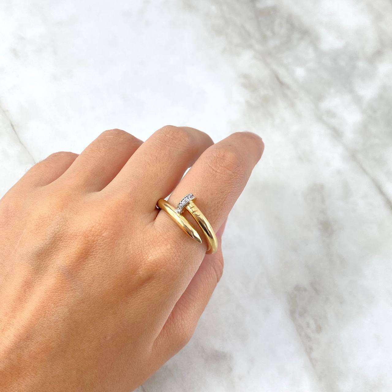 Anillo Clavo 6.95gr / T10 1/2 / Circones Blancos Dos Oros Amarillo Blanco *