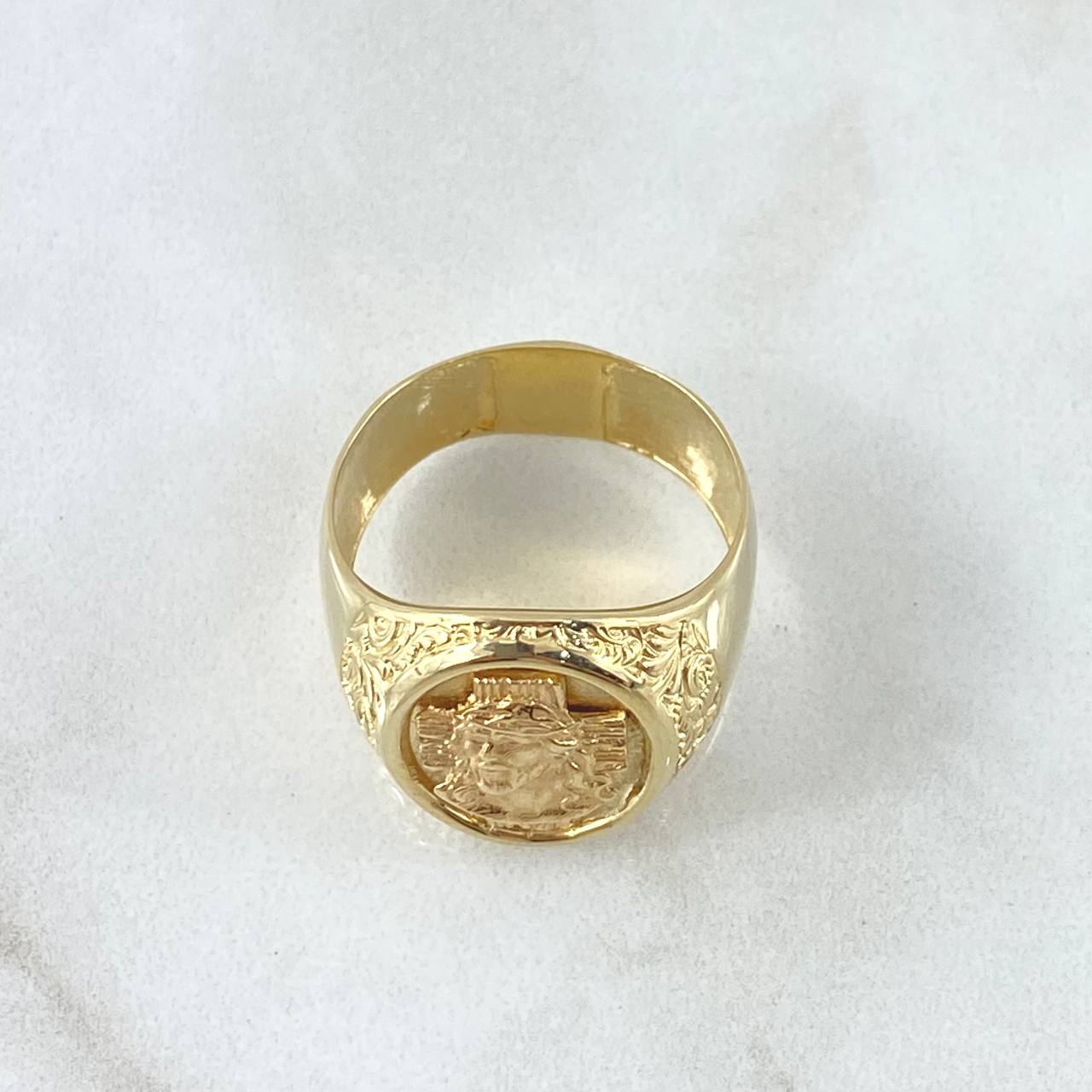 Anillo Rostro de Cristo 5.9gr / T9 1/2 / Sello Ovalado Oro Amarillo 18K