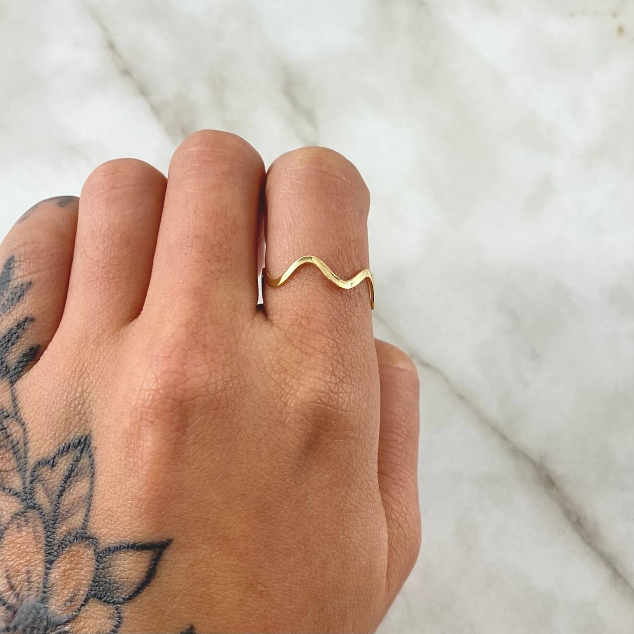 Anillo Zig-Zag 0.8gr / T8 / Oro 18K ©