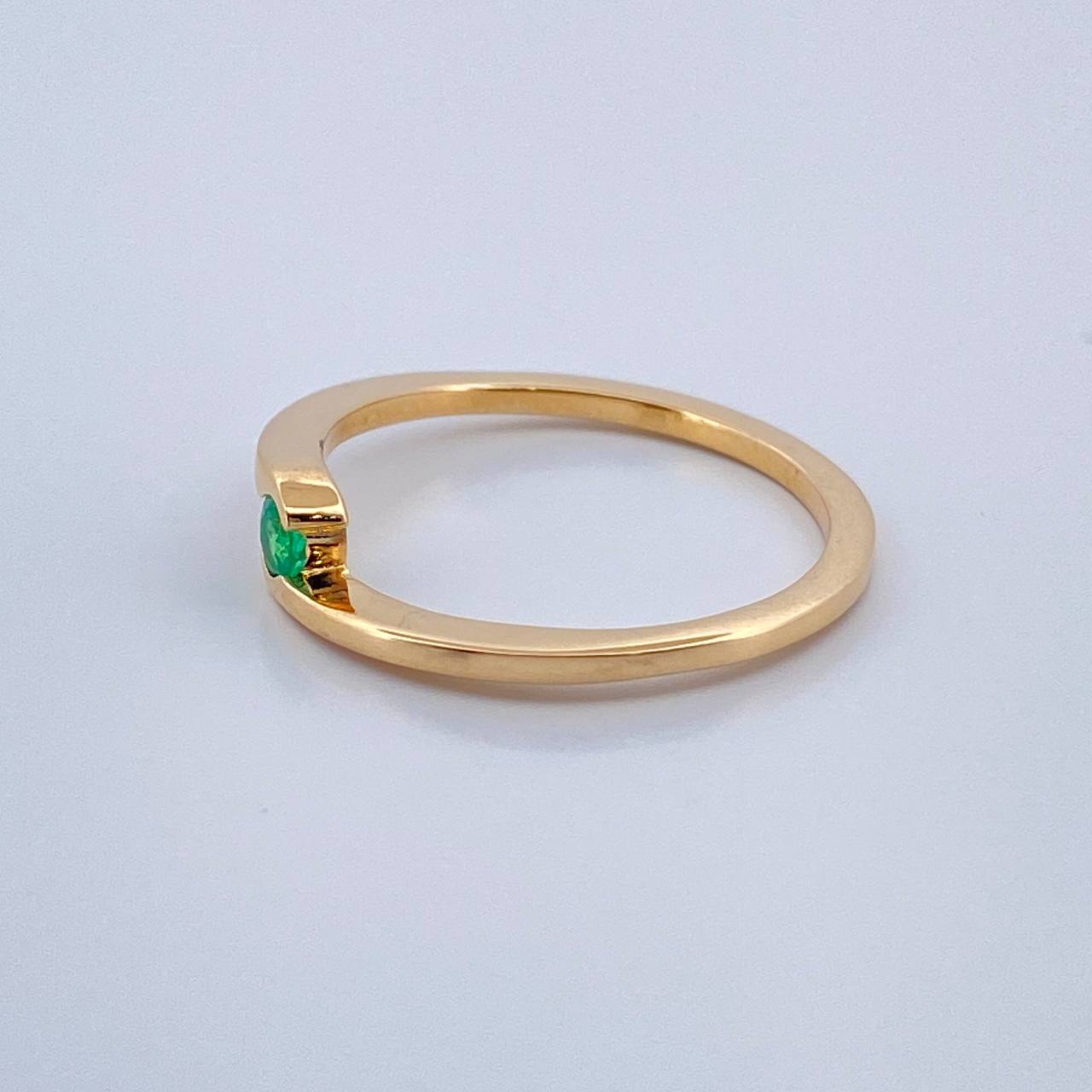 Anillo Solitario Cruzado Redondo Esmeralda 2.05gr / T6 1/2 / Oro Amarillo 18K %