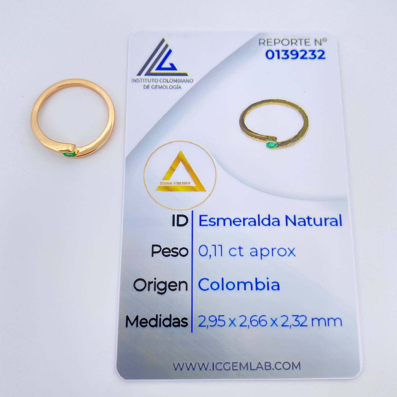 Anillo Solitario Cruzado Redondo Esmeralda 2.05gr / T6 1/2 / Oro Amarillo 18K %