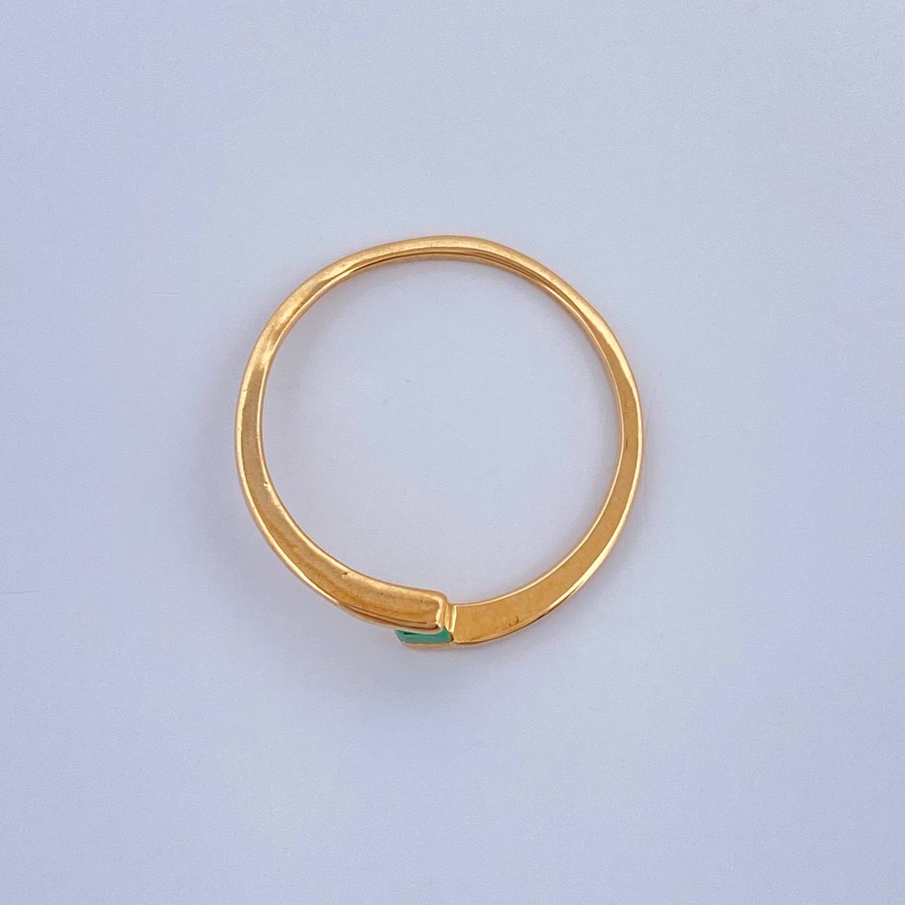 Anillo Solitario Cruzado Cuadrado Esmeralda 1.1gr / T6 1/2 / Oro Amarillo 18K %