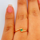 Anillo Solitario Cruzado Cuadrado Esmeralda 1.1gr / T6 1/2 / Oro Amarillo 18K %