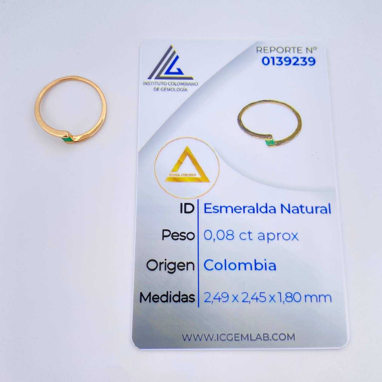 Anillo Solitario Cruzado Cuadrado Esmeralda 1.1gr / T6 1/2 / Oro Amarillo 18K %