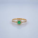 Anillo Halo Redondo Esmeralda Diamantes 1.7gr / T7 1/2 / Oro Amarillo 18K %