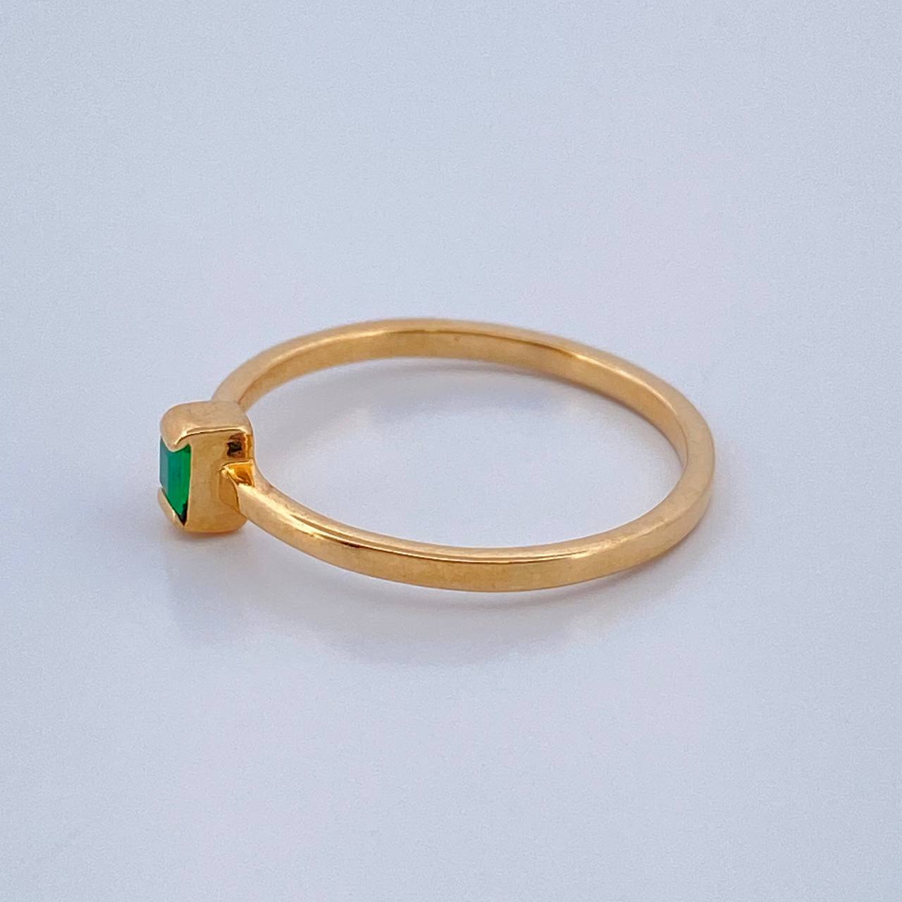 Anillo Solitario Cuadrado Esmeralda 1.35gr / T5 1/2 / Oro Amarillo 18K %