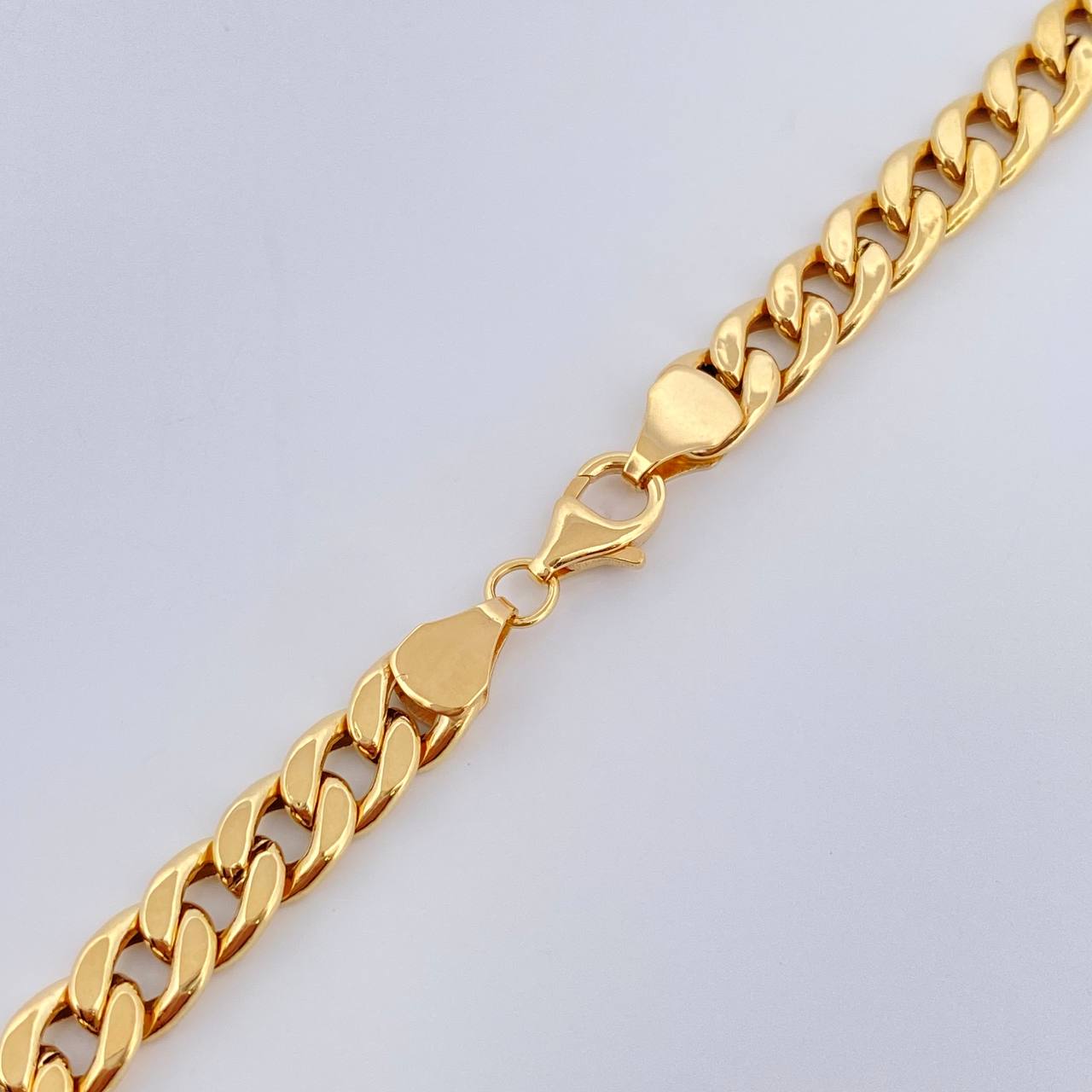 Cadena Cubana 8.9gr / 60.1cm / 5.75mm Oro Amarillo +1 18K %