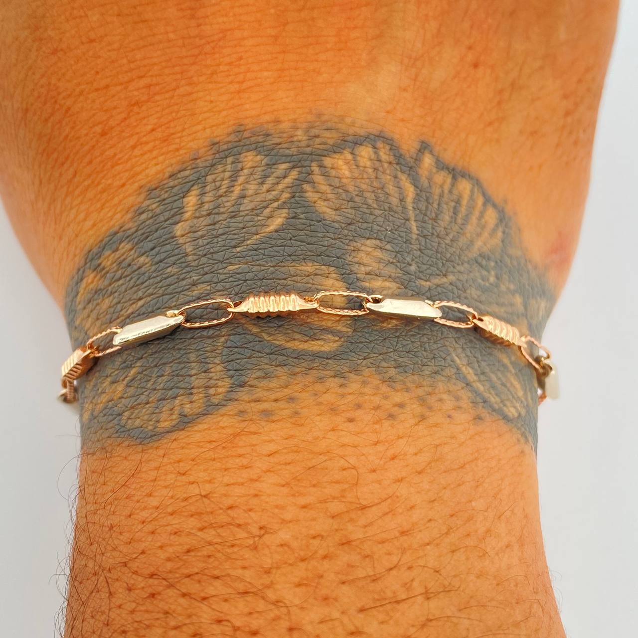 Pulso Rustico Barril 3.7gr / 22cm / 3.4mm Dos Oros Blanco Rosa 18K %