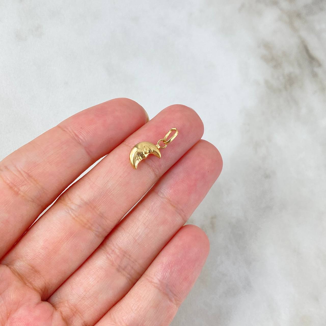 Dije Luna 0.35gr / 1.7cm / Troquelada Oro Amarillo ©