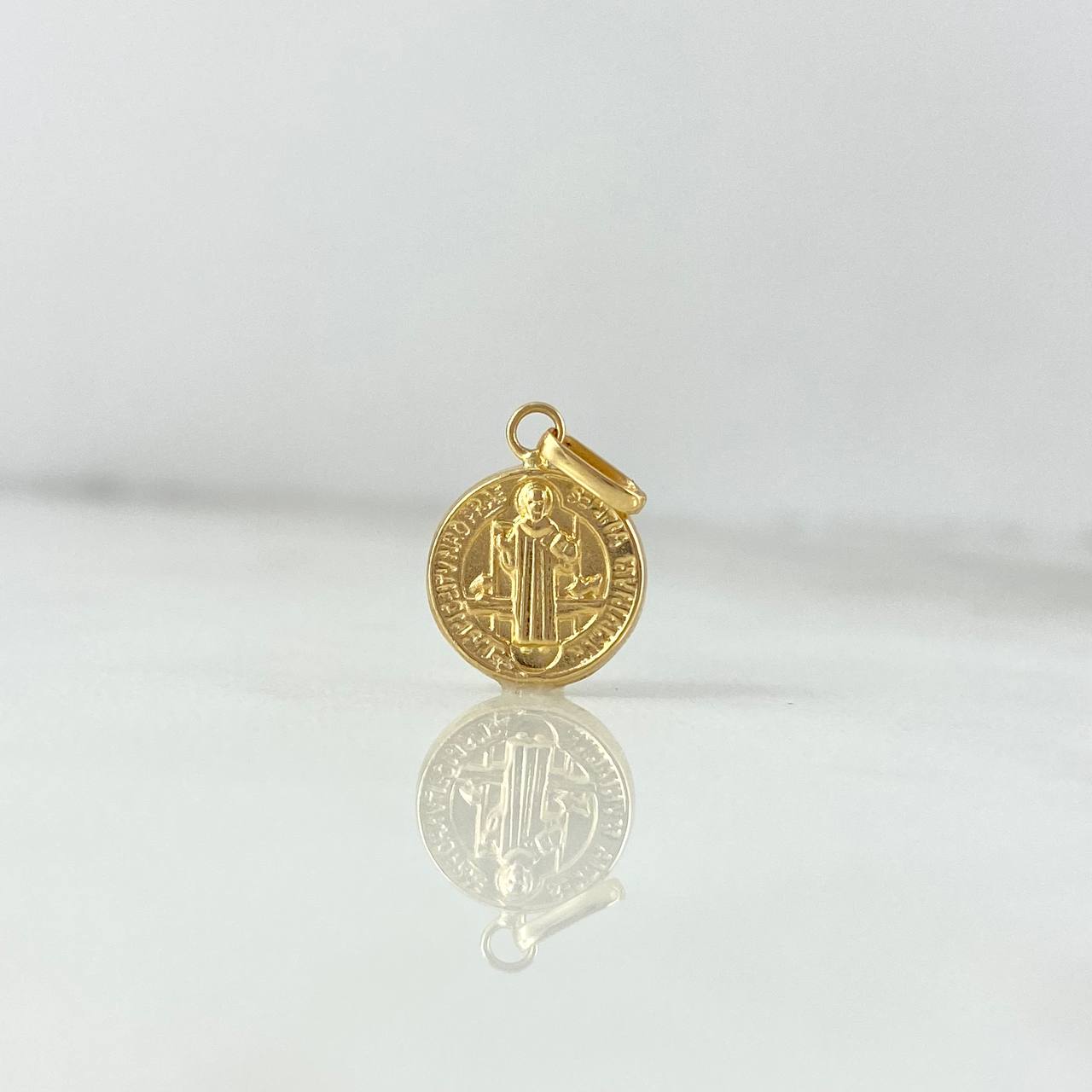 Dije San Benito 0.75gr / 1.8cm / Troquelado Oro Amarillo ©