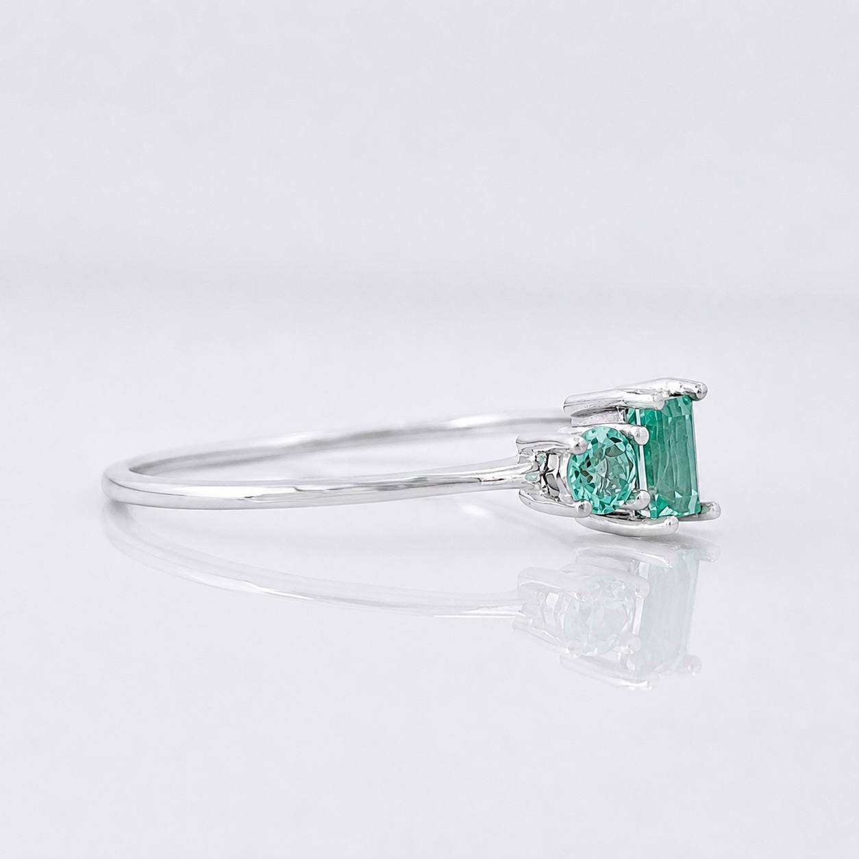 Anillo Figuras Esmeraldas 26pts 0.75g / T6 1/4 Plata 925