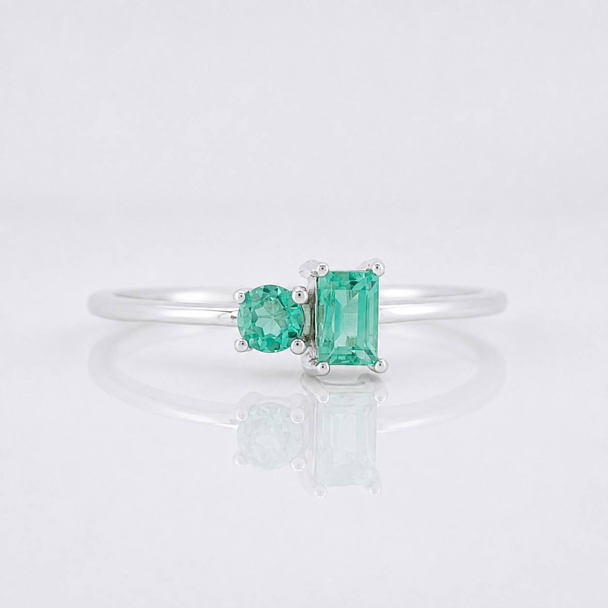 Anillo Figuras Esmeraldas 26pts 0.75g / T6 1/4 Plata 925