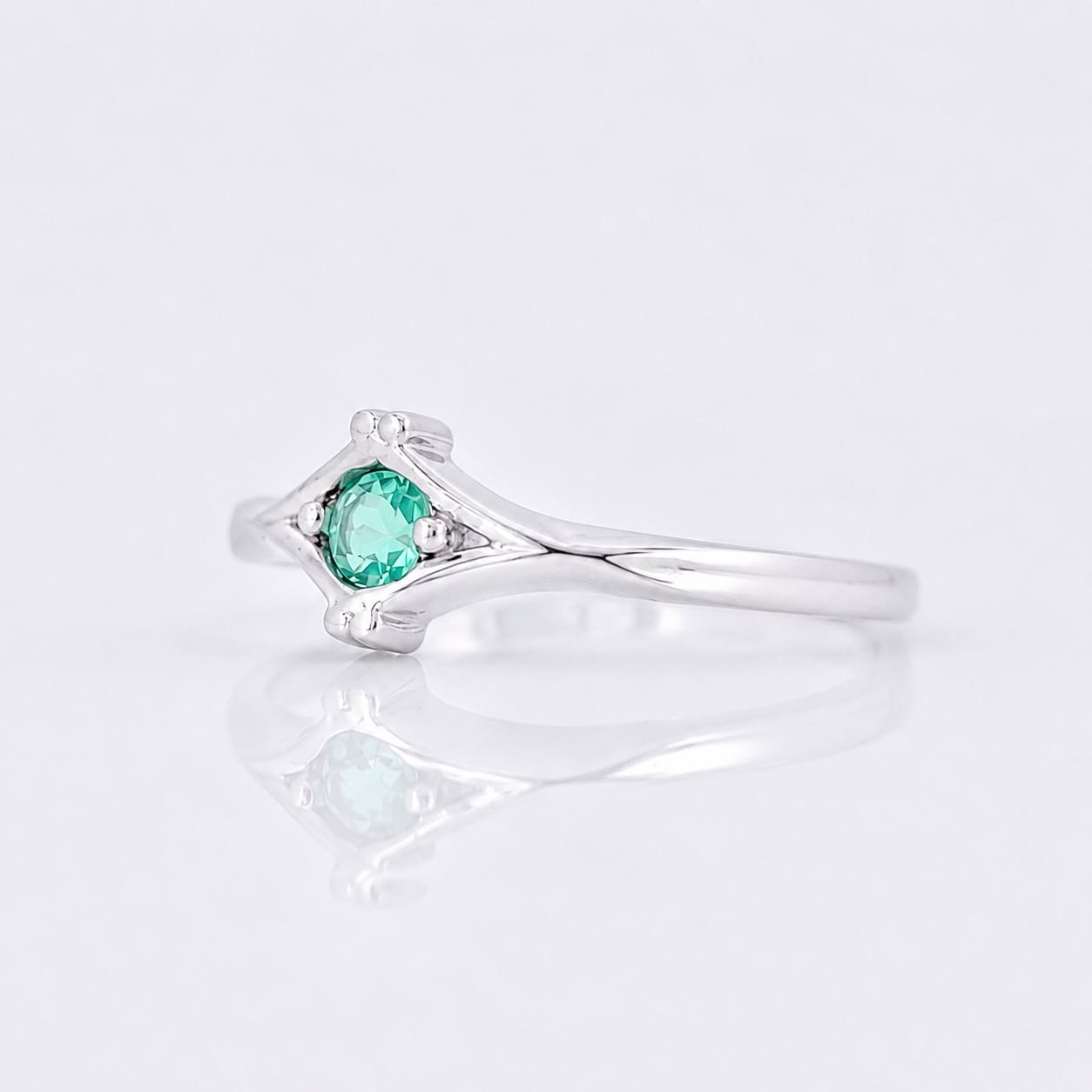 Anillo Rombo Esmeralda 12pts 1.25g / T6 3/4 Plata 925