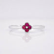 Anillo Flor Rubíes 16pts 1.1g / T6 3/4 Plata 925