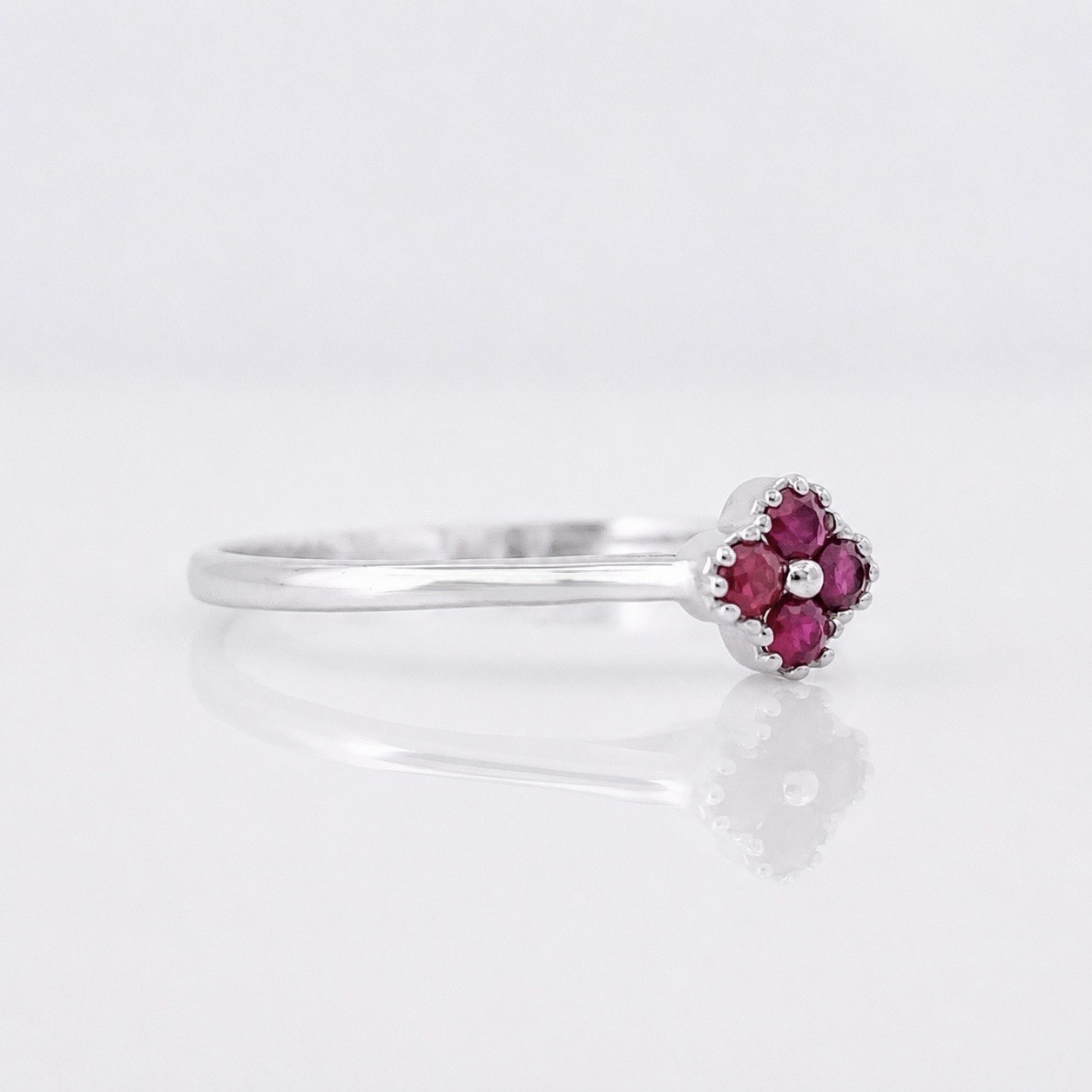 Anillo Flor Rubíes 16pts 1.1g / T6 3/4 Plata 925