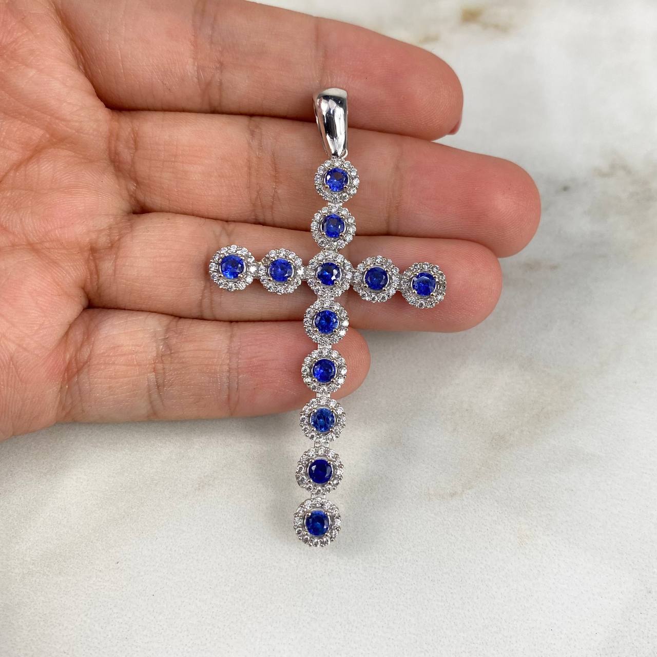 Dije Cruz Tupida 5.9gr / 6cm Circones Blancos Azules Oro Blanco