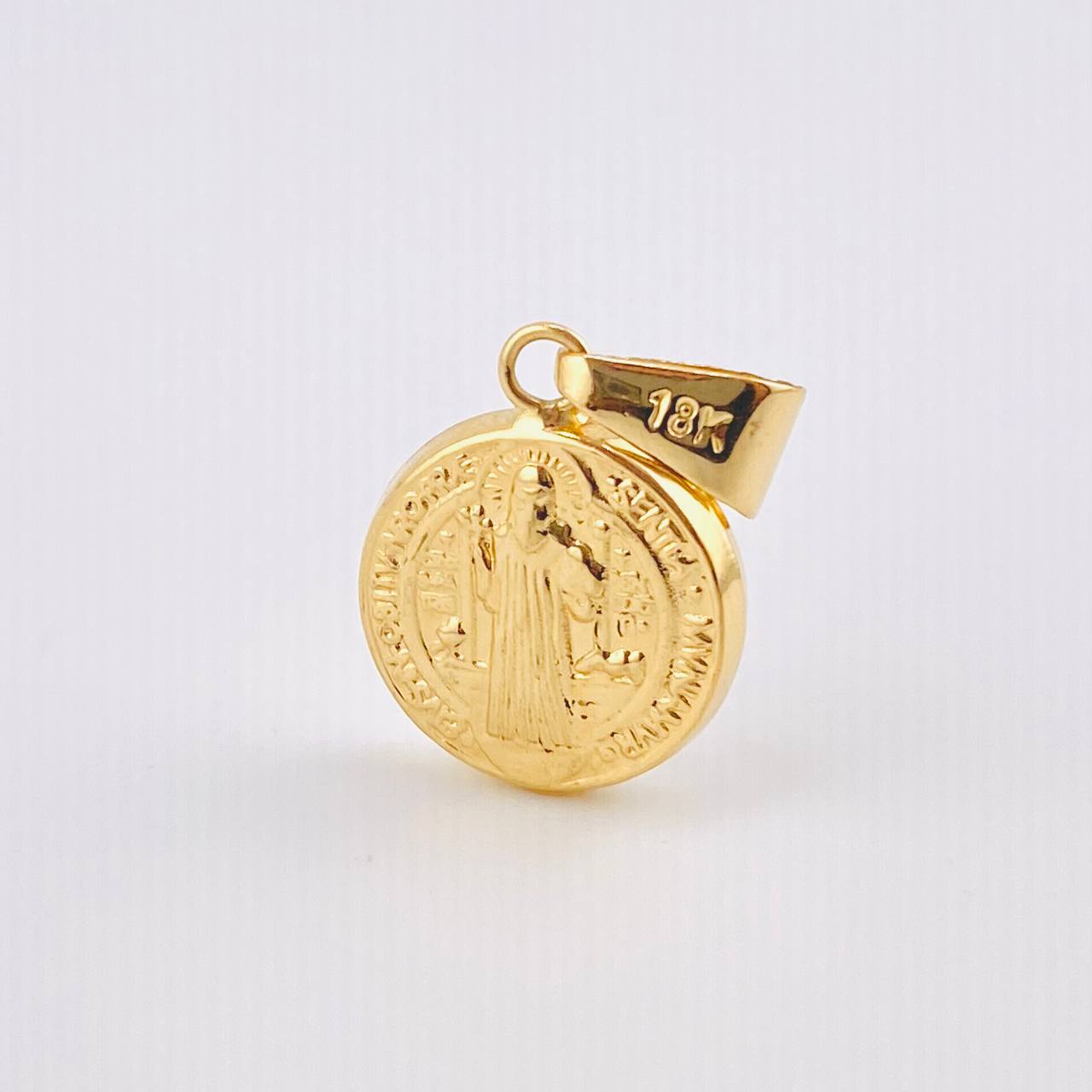 Dije San Benito 0.8gr / 2.1cm / Oro Amarillo 18K *