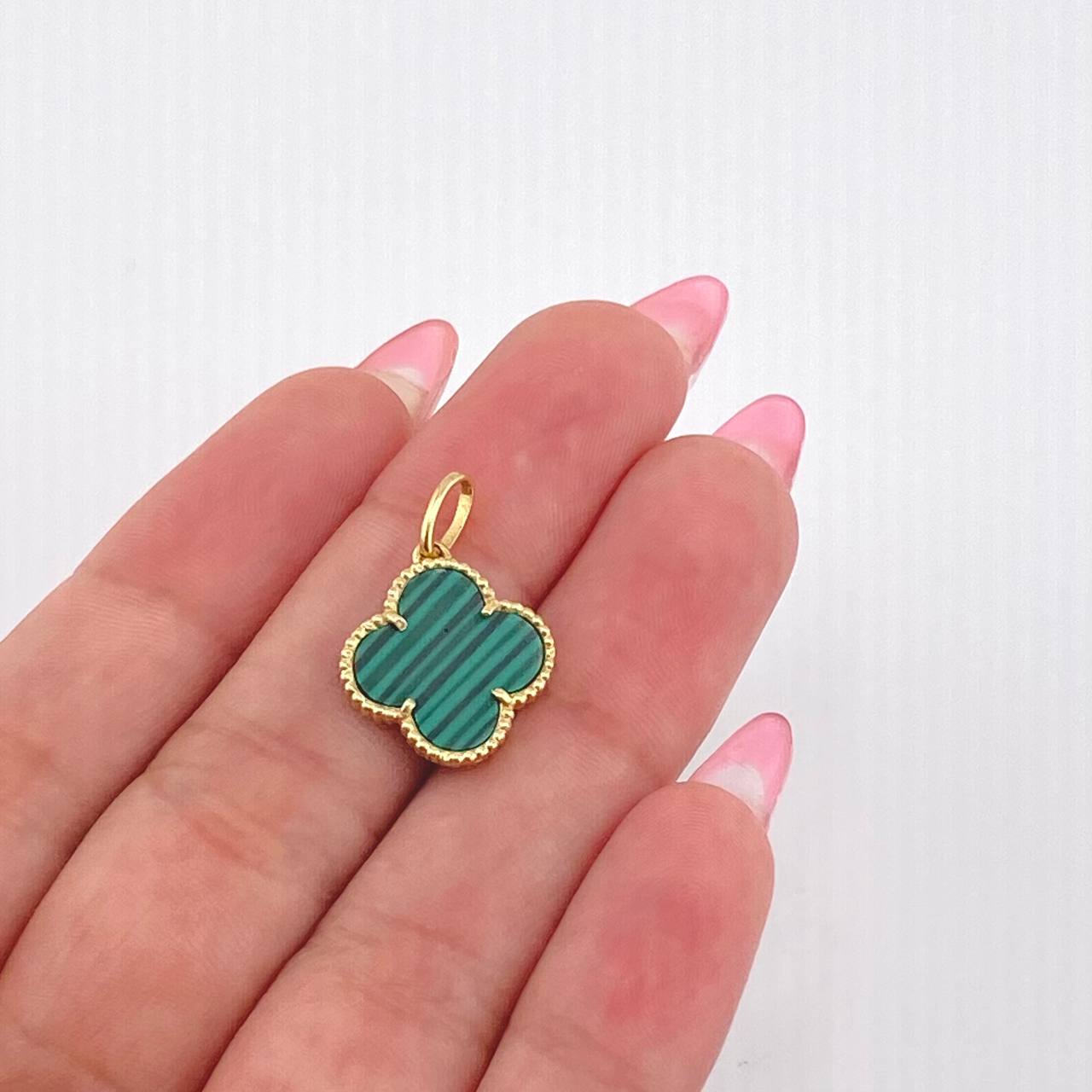 Dije Trebol Malaquita Verde 1.65gr / 2.3cm / Oro Amarillo Nac.Esp. 18K *