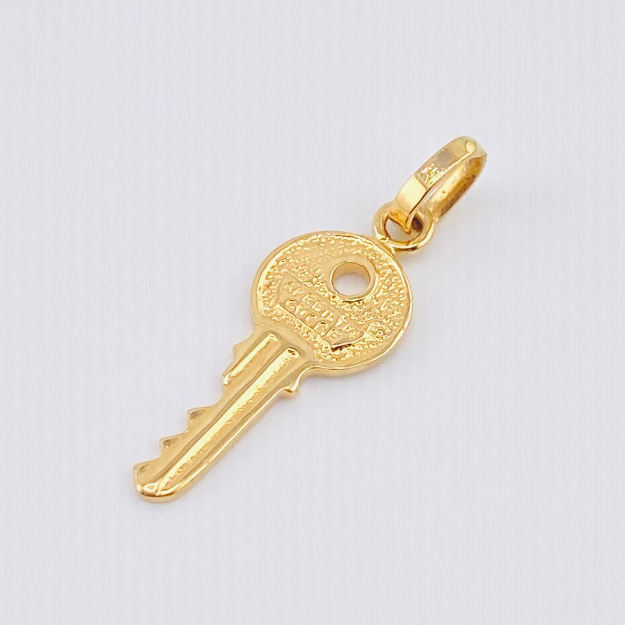 Dije Llave 1.05gr / 2.5cm / Oro Amarillo 18K *