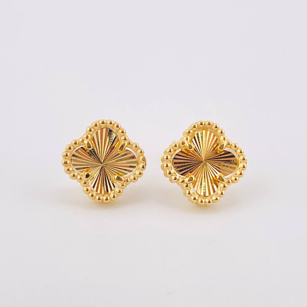 Topos Trebol Diamantado 2.6gr / 8.9mm Oro Amarillo Nac.Esp. 18K *