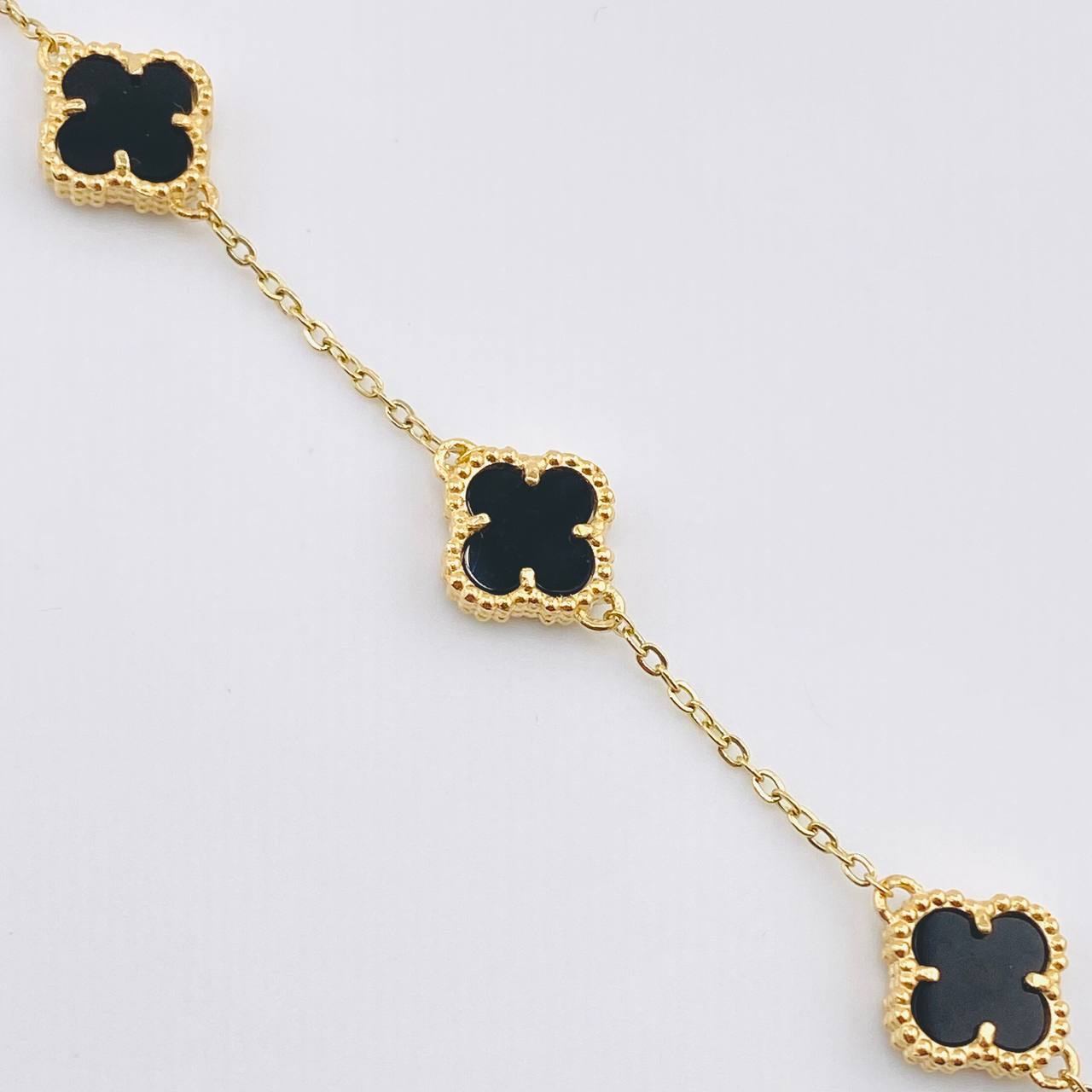 Pulso Aro Seguido Trebol Negro  4.75gr / 16.5cm-19cm / 9.4mm Oro Amarillo 18K